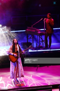 Kacey Musgraves feet photo thumbnail