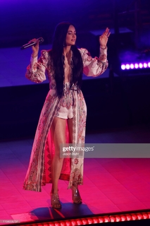 Kacey Musgraves feet photo thumbnail