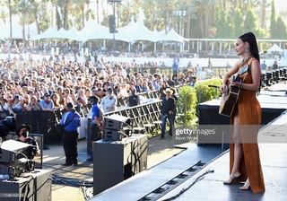 Kacey Musgraves feet photo thumbnail