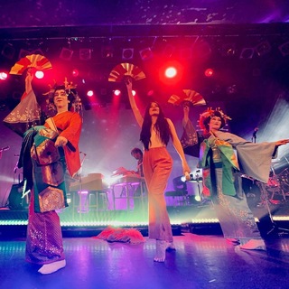 Kacey Musgraves feet photo thumbnail