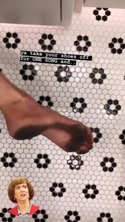 Kacey Musgraves feet photo thumbnail