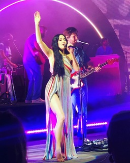 Kacey Musgraves feet photo thumbnail