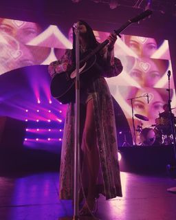 Kacey Musgraves feet photo thumbnail