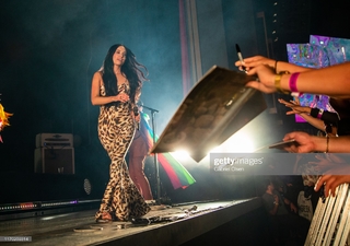 Kacey Musgraves feet photo thumbnail