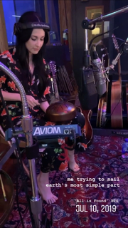 Kacey Musgraves feet photo thumbnail