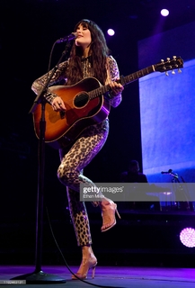 Kacey Musgraves feet photo thumbnail