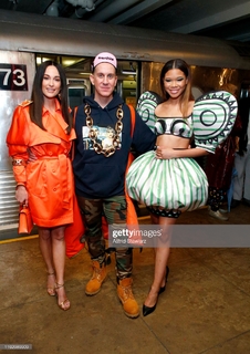 Kacey Musgraves feet photo thumbnail