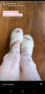 Kacey Musgraves feet photo thumbnail