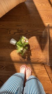 Kacey Musgraves feet photo thumbnail