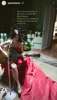 Kacey Musgraves feet photo thumbnail