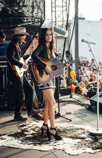Kacey Musgraves feet photo thumbnail