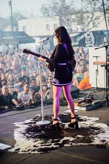 Kacey Musgraves feet photo thumbnail