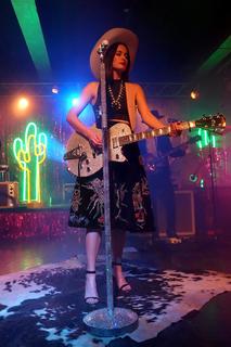 Kacey Musgraves feet photo thumbnail