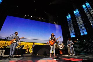 Kacey Musgraves feet photo thumbnail