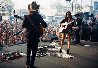 Kacey Musgraves feet photo thumbnail