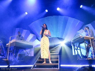 Kacey Musgraves feet photo thumbnail