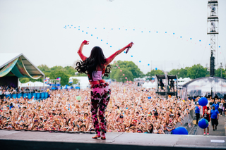Kacey Musgraves feet photo thumbnail
