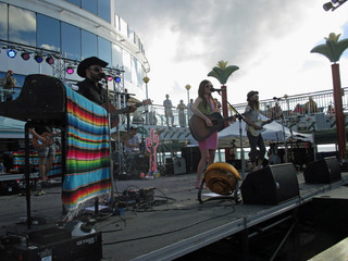 Kacey Musgraves feet photo thumbnail