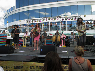 Kacey Musgraves feet photo thumbnail