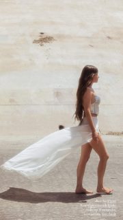 Kacey Musgraves feet photo thumbnail