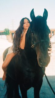 Kacey Musgraves feet photo thumbnail