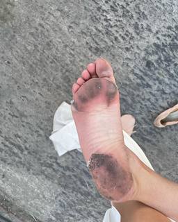 Kacey Musgraves feet photo thumbnail