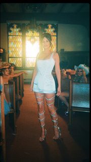 Kacey Musgraves feet photo thumbnail