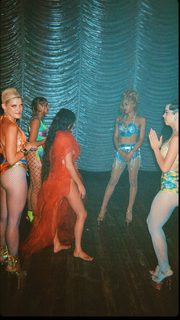 Kacey Musgraves feet photo thumbnail