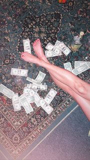 Kacey Musgraves feet photo thumbnail