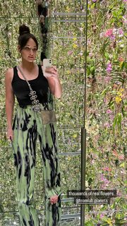 Kacey Musgraves feet photo thumbnail
