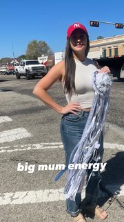 Kacey Musgraves feet photo thumbnail