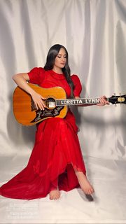 Kacey Musgraves feet photo thumbnail
