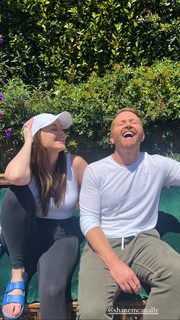 Kacey Musgraves feet photo thumbnail