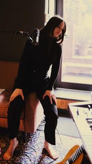 Kacey Musgraves feet photo thumbnail