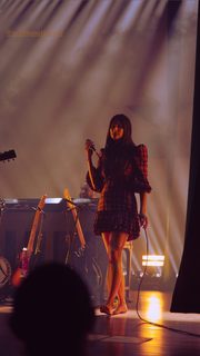 Kacey Musgraves feet photo thumbnail