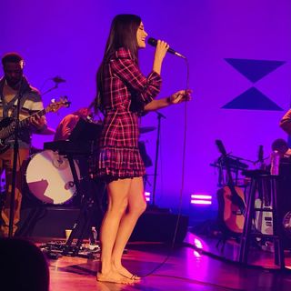 Kacey Musgraves feet photo thumbnail