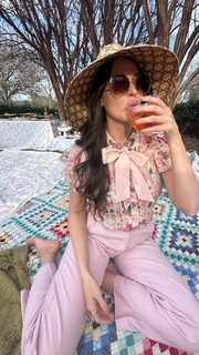 Kacey Musgraves feet photo thumbnail