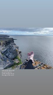 Kacey Musgraves feet photo thumbnail