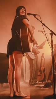 Kacey Musgraves feet photo thumbnail
