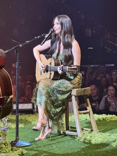Kacey Musgraves feet photo thumbnail