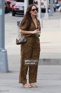 Kacey Musgraves feet photo thumbnail