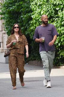 Kacey Musgraves feet photo thumbnail