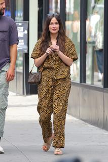 Kacey Musgraves feet photo thumbnail
