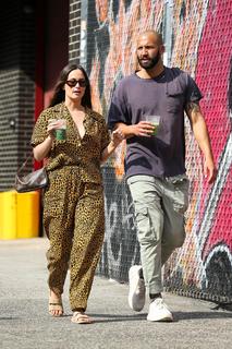 Kacey Musgraves feet photo thumbnail