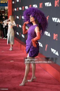 Kacey Musgraves feet photo thumbnail
