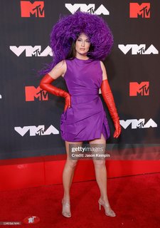 Kacey Musgraves feet photo thumbnail