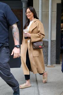 Kacey Musgraves feet photo thumbnail