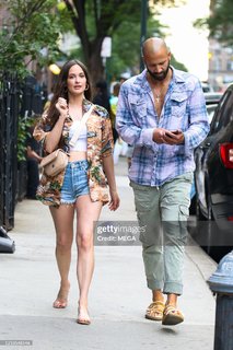 Kacey Musgraves feet photo thumbnail