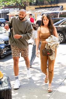 Kacey Musgraves feet photo thumbnail