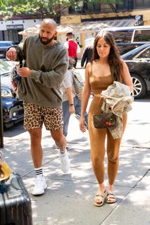 Kacey Musgraves feet photo thumbnail